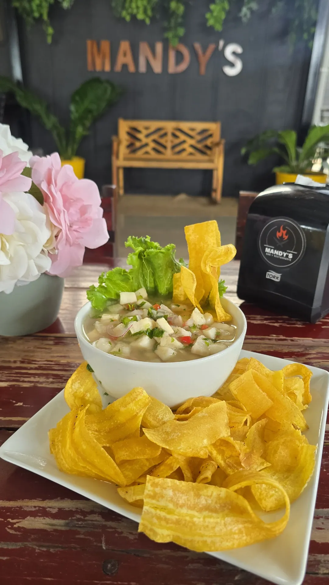 Foto de CEVICHE PESCADO GRANDE de Mandy's Bar